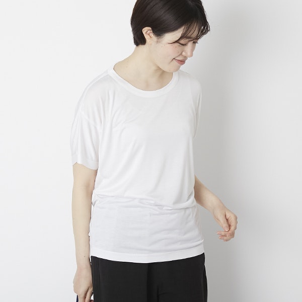 DRESS HERSELF/シルクモダールクルーネックカットソー - 立体パターンできれいに見える、シルクのTシャツ