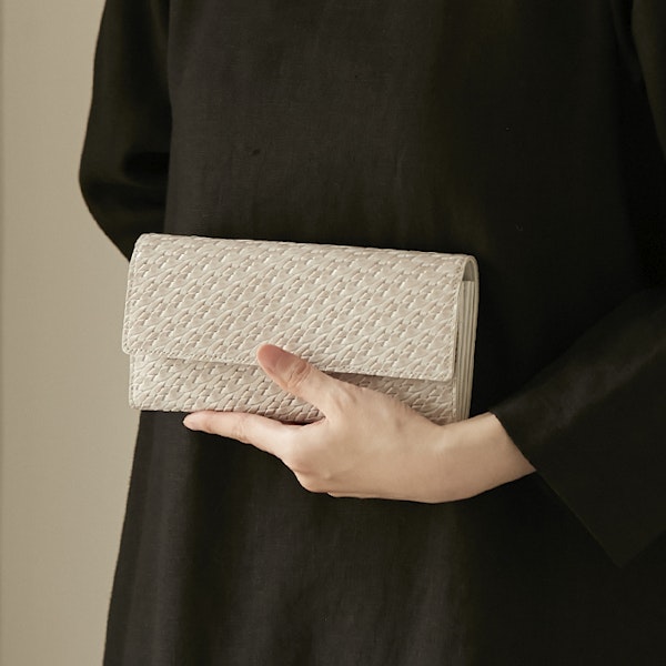 Neutral Gray/アイリス ギャルソン長財布 - 薄くて使いやすい、当店限定の財布アイリス