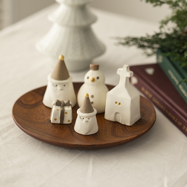 sen/陶器のクリスマスオブジェセット -コンパクトに飾れる、陶器の