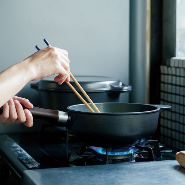 味わい鍋 片手20cm -無水調理でおいしく仕上がる、万能アルミ鋳物鍋 - スタイルストア