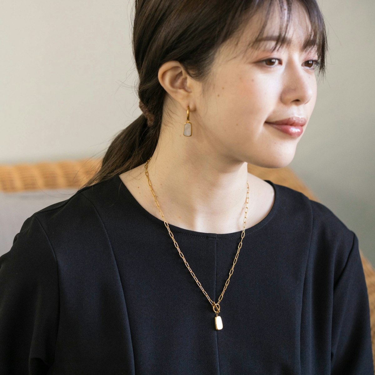 人気のテンプルオブザ・サン / ニコレッタ シルバーネックレス 新品未使用! 0910/mother of pearl stainless steel necklace -前で留める
