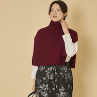 TUTIE./ウールニットケープ