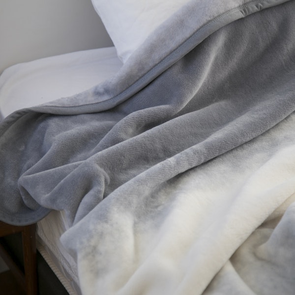 LOOM＆SPOOL/FLOOD OF LIGHT コットンニューマイヤー毛布 シングル - 軽くてふわふわあたたかい、静電気が起きにくい綿毛布