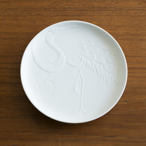 祝い皿 鶴松 -鶴と松のレリーフが施された、縁起の良い飾り皿
