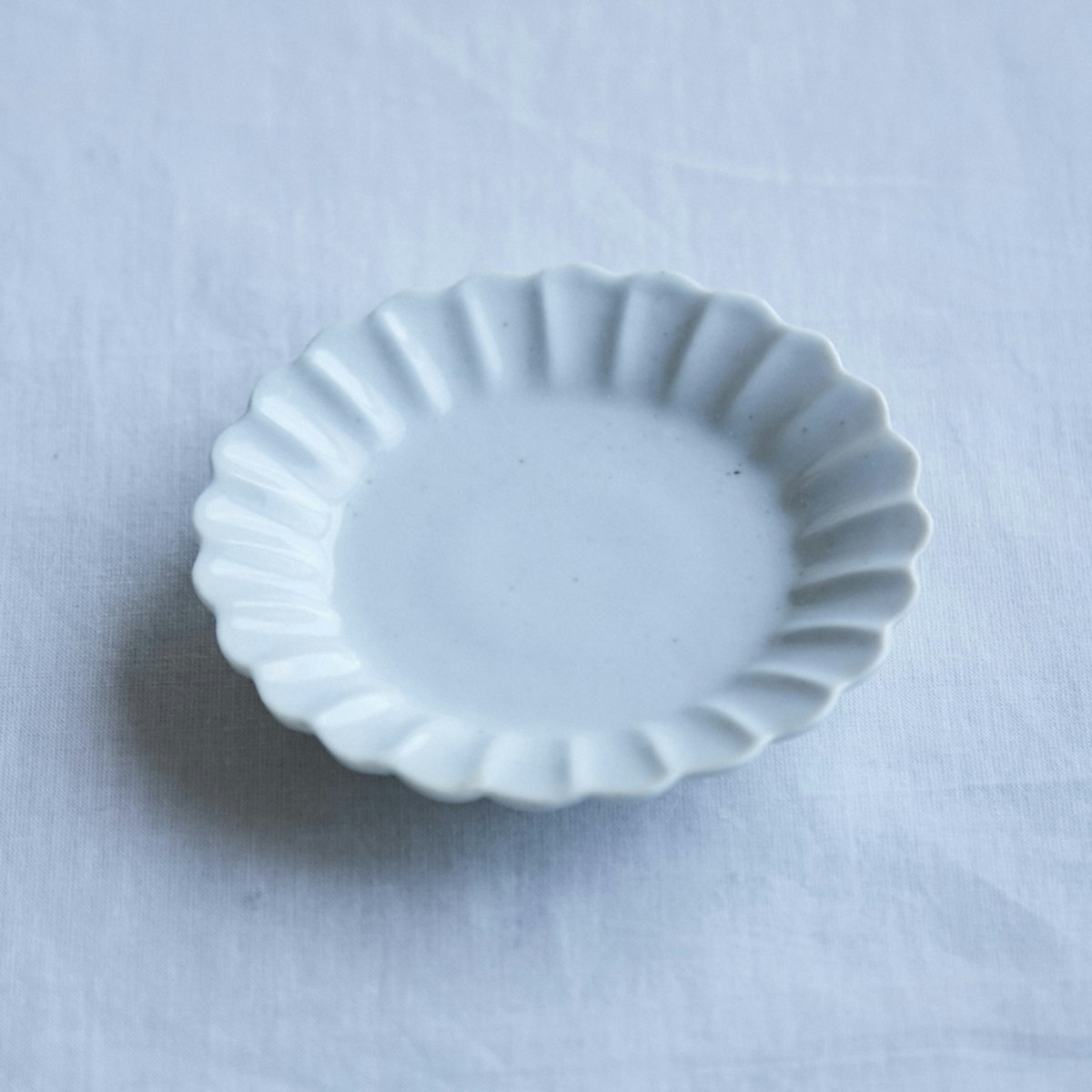 KIHARA/古白磁 菊型小皿