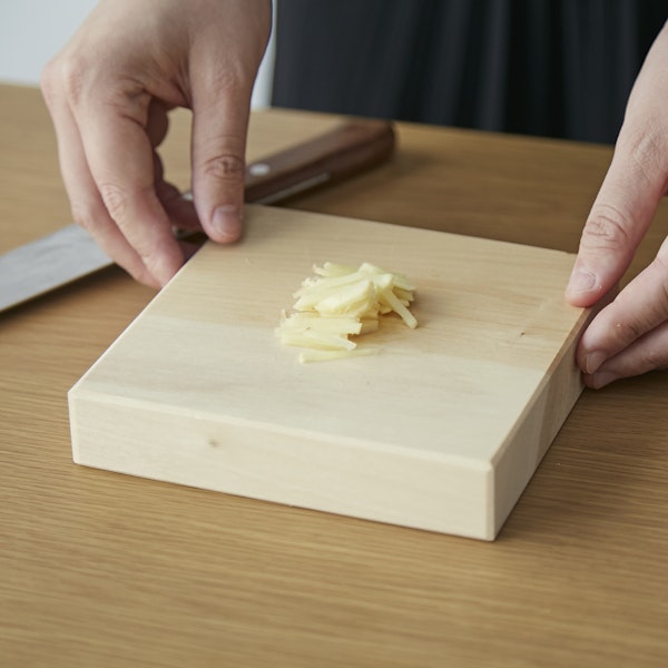 松田美智子の自在道具/いちょうの木のまな板 小 -2枚重ねると便利！一生ものの、いちょうのまな板 - スタイルストア