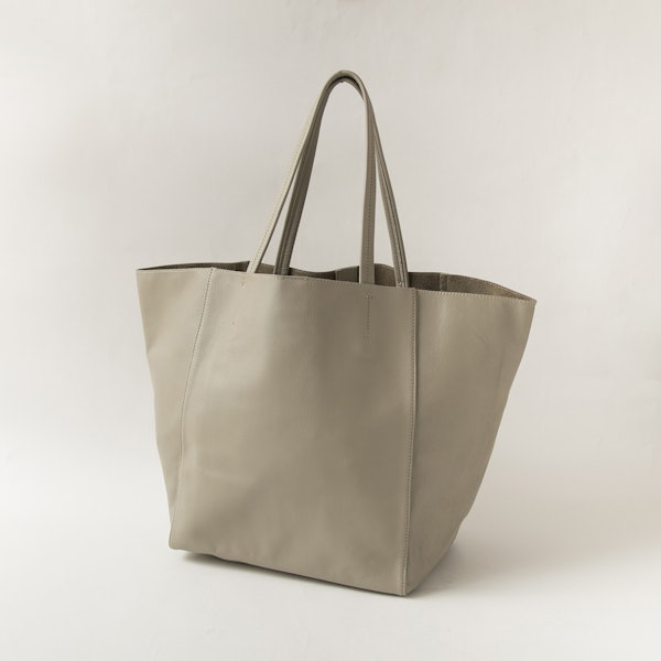 THE PITH/SMOOTH SOFT COW LEATHER TOTE BAG M - 美しい色彩の柔らかい革で作られた軽バッグ
