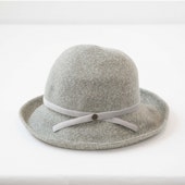 当店限定/オリーブのブローチ付きブレード帽子 グレー