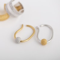 hatsuyume/diamond dust oval ear-cuf