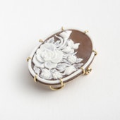 La mascotte cameo collection/バラ額縁トップブローチ
