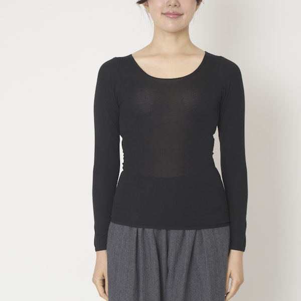 なめらかで軽いスーピマコットン100%の長袖インナー