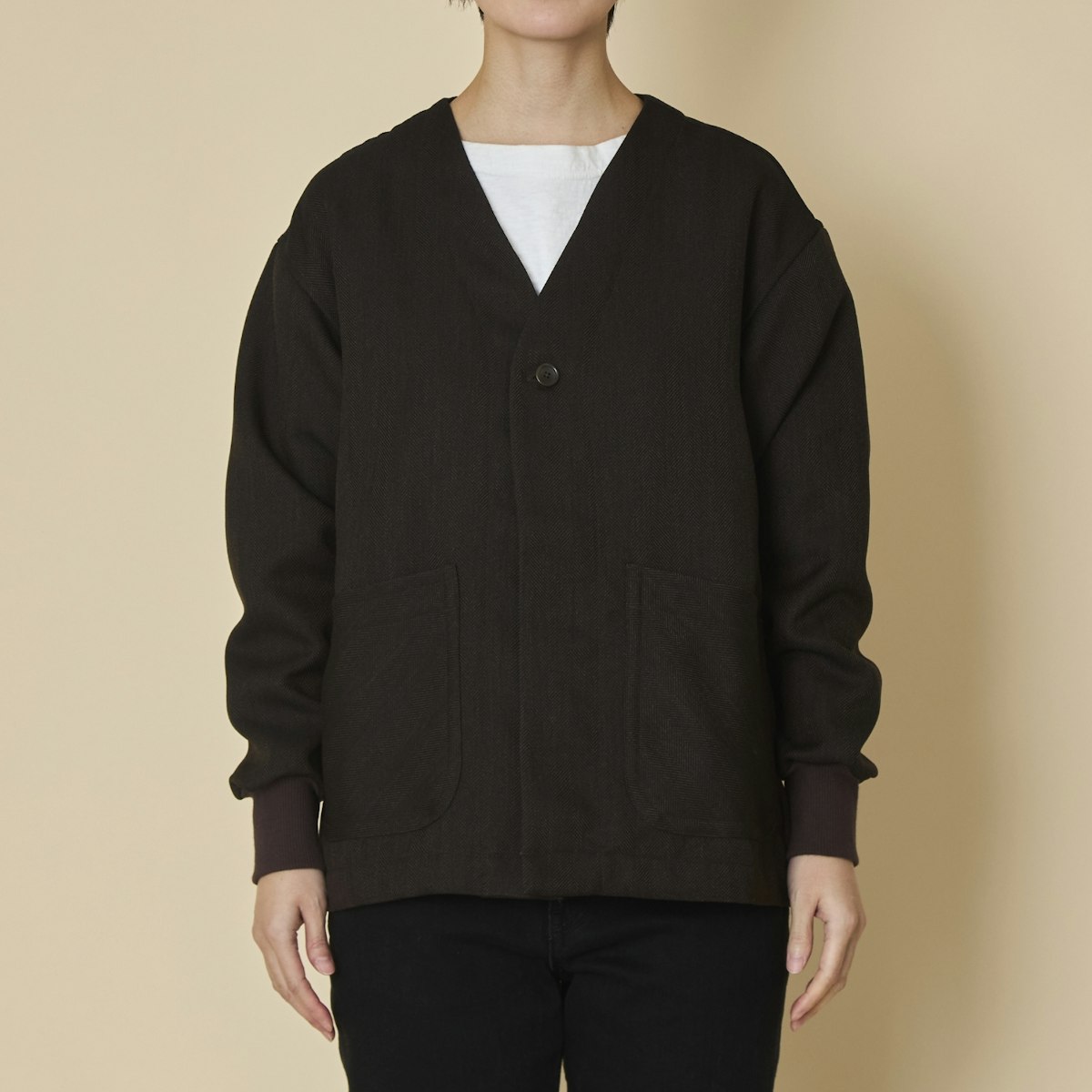 ダークブラウン