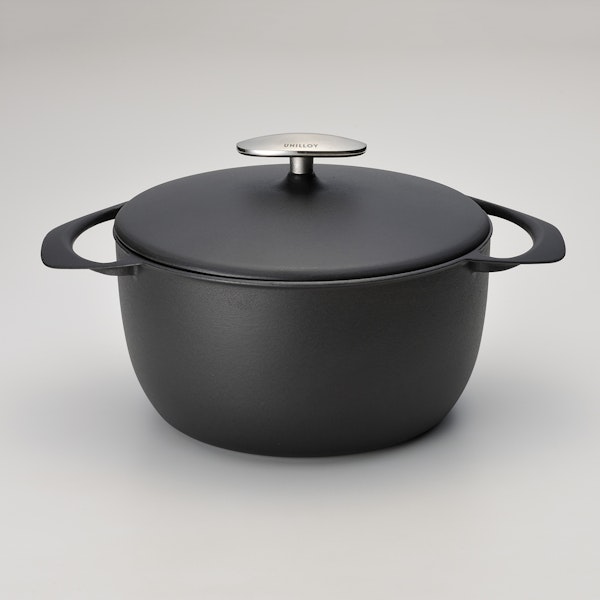 UNILLOY/キャセロール 深型 20cm -軽い鋳物ホーロー鍋で、いつもの料理 