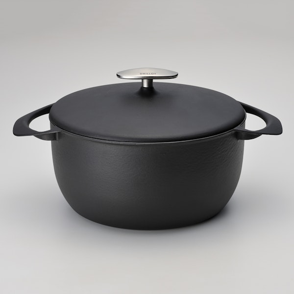 UNILLOY/キャセロール 深型 22cm -軽い鋳物ホーロー鍋で、いつもの料理 