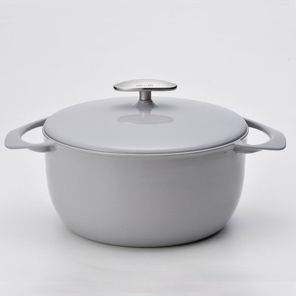UNILLOY/キャセロール 深型 22cm -軽い鋳物ホーロー鍋で、いつもの料理