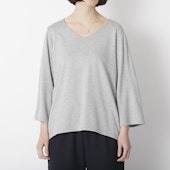 Kilka/洗えてシワになりにくい Vネックカットソー