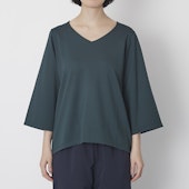 Kilka/洗えてシワになりにくい Vネックカットソー