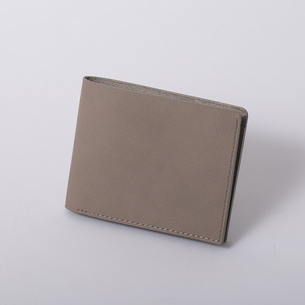 sugata/二つ折り財布 - コインもカードも平らに収める、グッドデザインの薄財布
