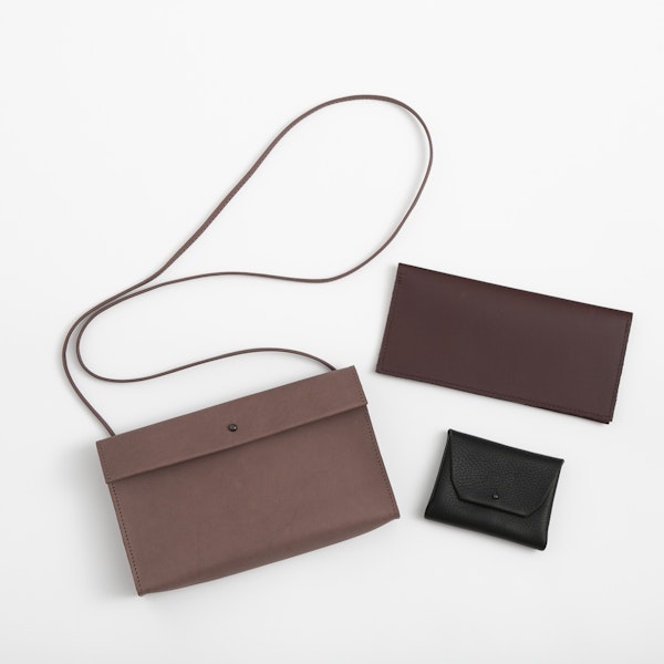 ワインレッド色ヌメ革のコインケース・二つ折り財布セット、シンプルデザイン鮮やか財布